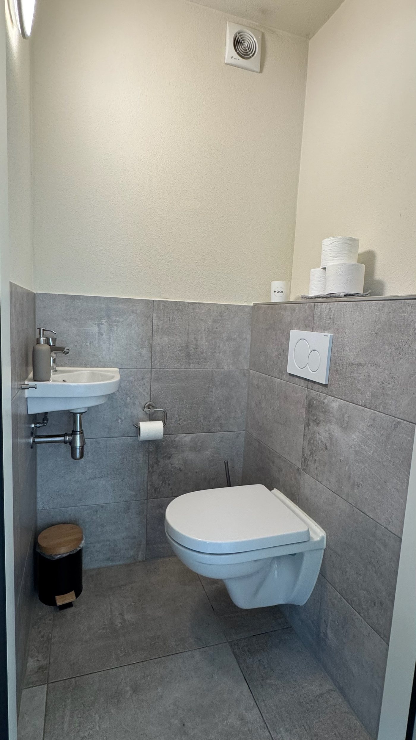 Apart toilet beneden