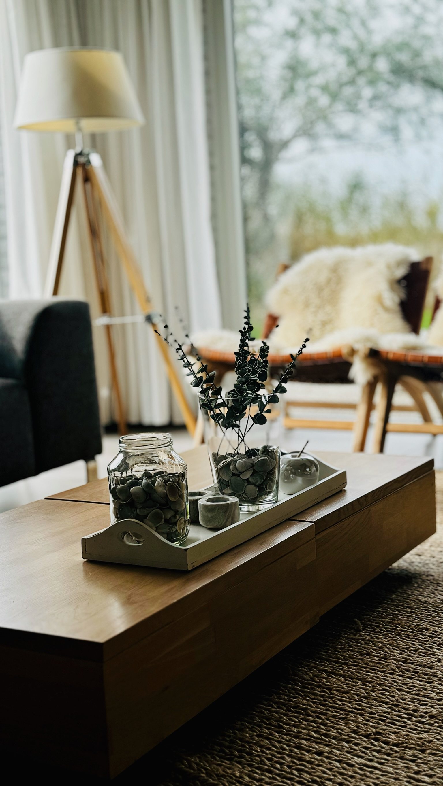 Salontafel met strandvondsten